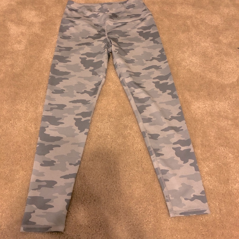 Kyodan size small gray camo crop legging